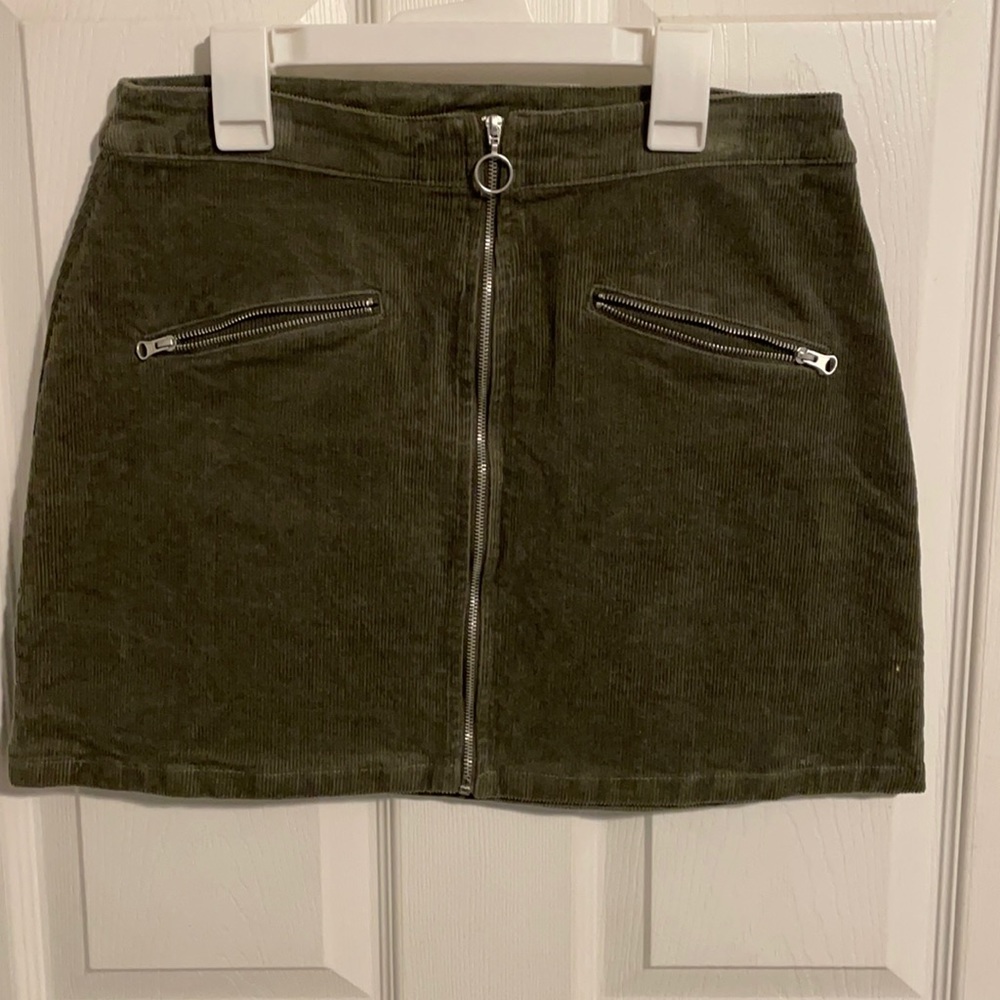 Rue 21 Green ribbed velvet skirt